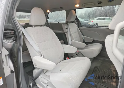 2019 Toyota Sienna Le z USA, uszkodzony, nr VIN 5TDKZ3DC4KS969384